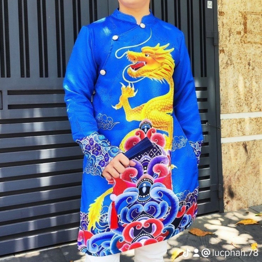Áo Dài Rông Vàng
