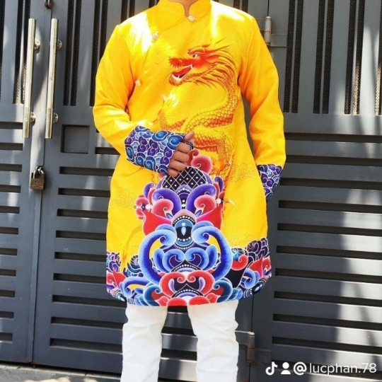Áo Dài Rông Vàng
