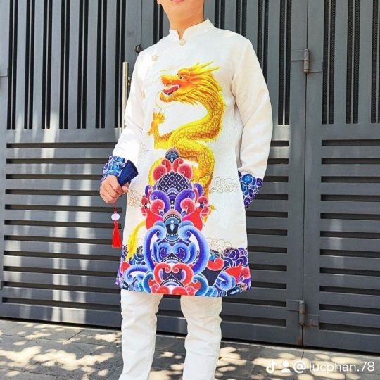 Áo Dài Rông Vàng